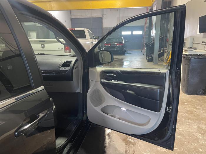 2014 chrysler town-&-country touring with 142575 miles for sale near elk-river, minnesota 45287203f31742a3bffd5ea33300ff86.jpg