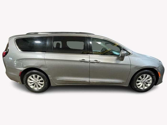 2017 chrysler pacifica touring-l with 146565 miles for sale near elk-river, minnesota 457b18c3d73a47f9add5e7d6cead23e0.jpg
