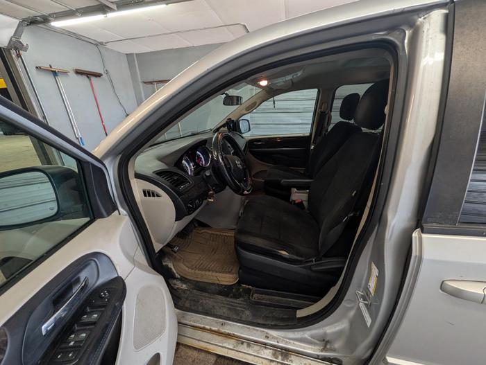 2011 dodge grand-caravan mainstreet with 214928 miles for sale near elk-river, minnesota 45d713d7a70545f98ecc715171c531dd.jpg