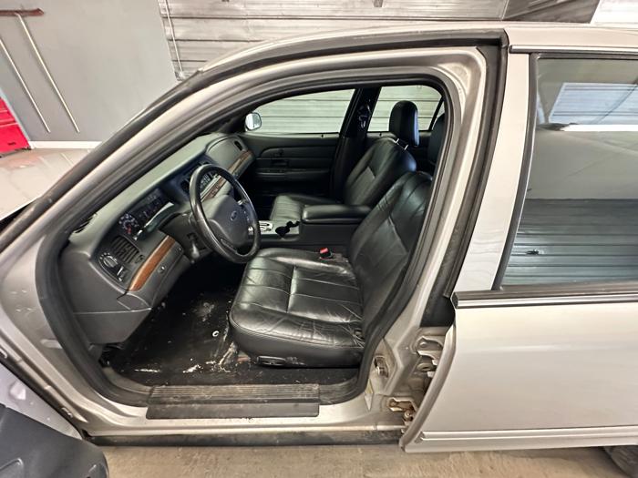 2006 ford crown-victoria lx with 165269 miles for sale near elk-river, minnesota 46567c42aa074460bf67f22467fdbc21.jpeg