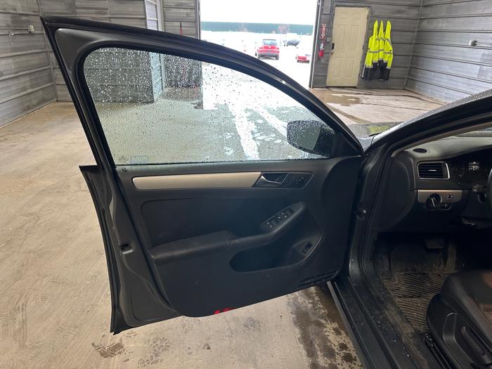 2011 volkswagen jetta tdi with 94571 miles for sale near elk-river, minnesota 47325f3c9c7f474aa386078426792d53.jpeg