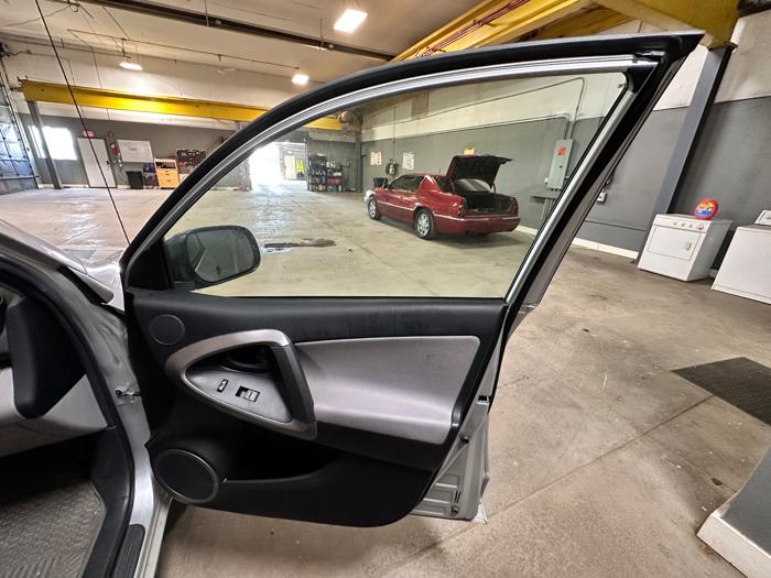 2008 toyota rav4 base-i4-4wd with 162821 miles for sale near elk-river, minnesota 47cd951b261648448b0f977e35bab803.jpeg