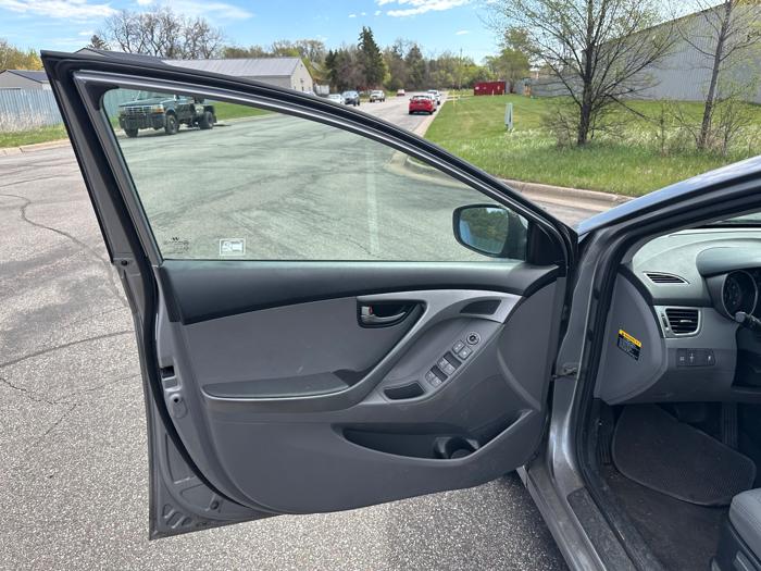 2013 hyundai elantra limited with 143526 miles for sale near elk-river, minnesota 47d4af3ff9664592b010441a3613d11a.jpeg