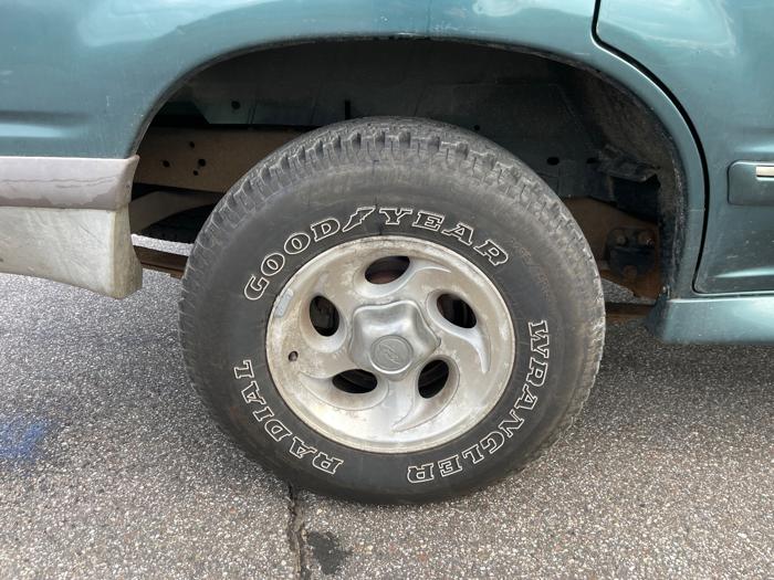 1997 ford explorer xlt-4-door-awd with 172185 miles for sale near elk-river, minnesota 480e6198b34640d9a578d32d54e50dd4.jpeg