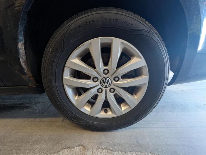 2013 volkswagen routan se with 157836 miles for sale near elk-river, minnesota 483cbe730a9b43de886a3be8b7c00e17.jpg