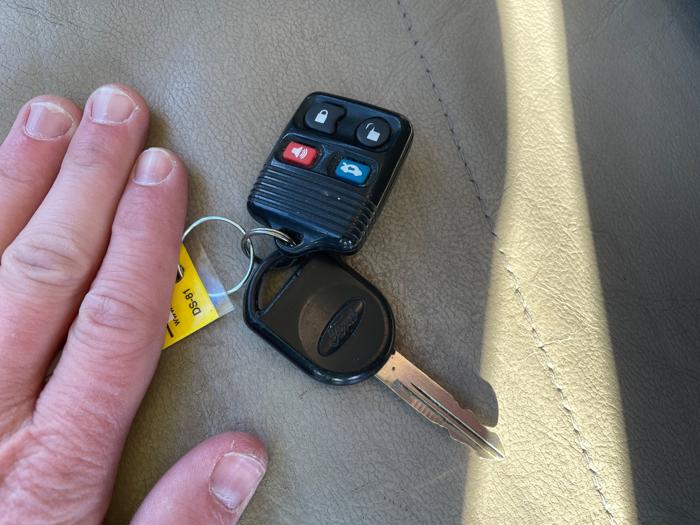 2006 ford taurus sel with 177167 miles for sale near fridley, minnesota 489695e5a0574266935fddaa172eee6a.jpeg