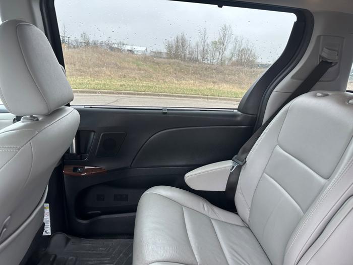 2015 toyota sienna limited-awd-7-passenger-v6 with 155568 miles for sale near elk-river, minnesota 48b299ab116347ecad7cdf2f1cba9856.jpeg