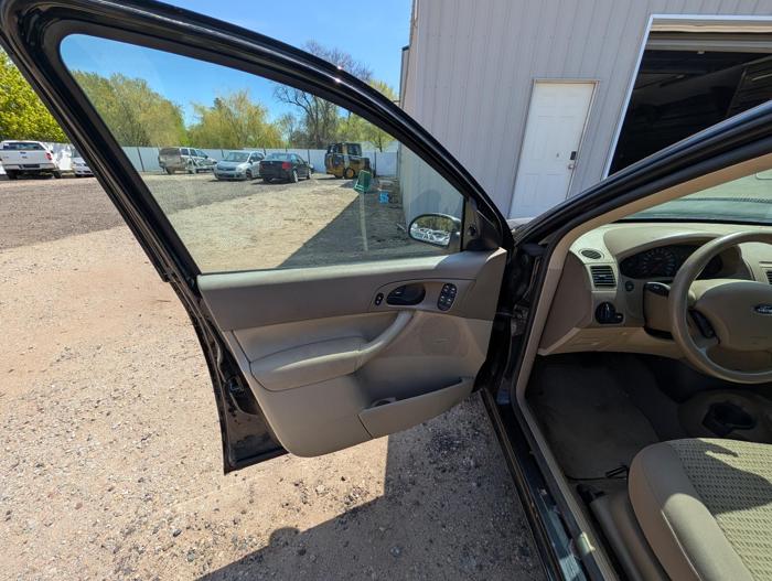 2006 ford focus zx4-s with 153356 miles for sale near elk-river, minnesota 48b85b9790434a87b80758710ffee544.jpg