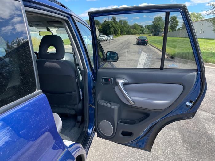 2005 toyota rav4 4wd with 195201 miles for sale near elk-river, minnesota 495b1841b5374a04ab7f3ac7dbedb58e.jpeg