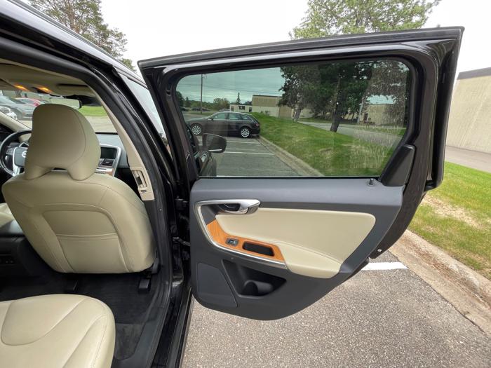 2017 volvo xc60 t6-inscription-awd with 83143 miles for sale near eden-prairie, minnesota 498b21f29a5843348cda7d8aa043583e.jpeg