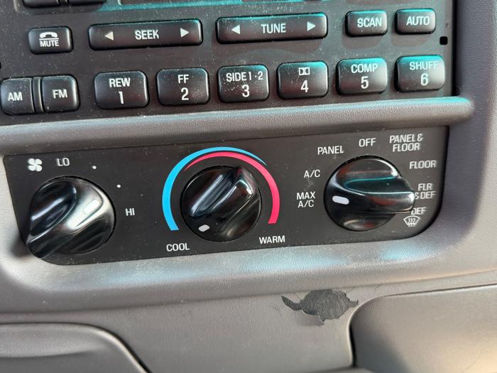 2002 ford f-150 xlt-supercrew-short-bed-4wd with 199398 miles for sale near elk-river, minnesota 49906d47804347b59ae295754f873f0d.jpeg