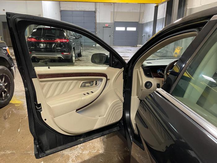 2010 Ford Taurus