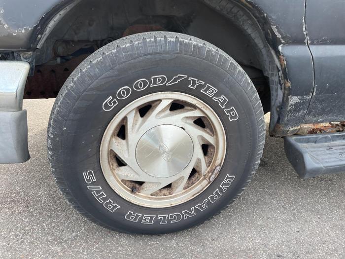 1999 ford e-150 with 89626 miles for sale near elk-river, minnesota 49d5b75a75bf45a39fe4bd0994f2883f.jpg