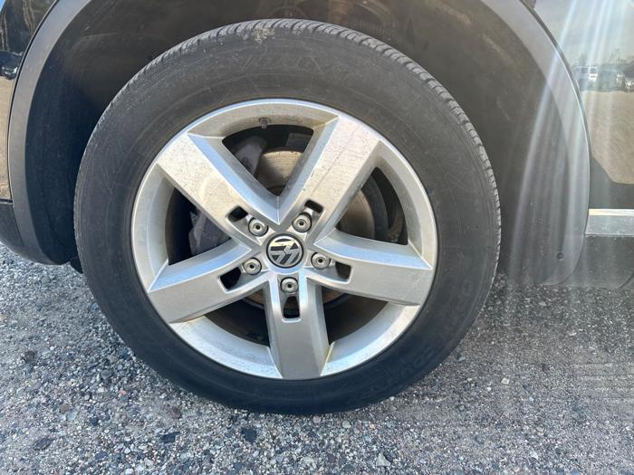 2013 volkswagen touareg vr6-lux with 164287 miles for sale near elk-river, minnesota 4a34a3aefb1943c5b2783ac724e7286a.jpeg
