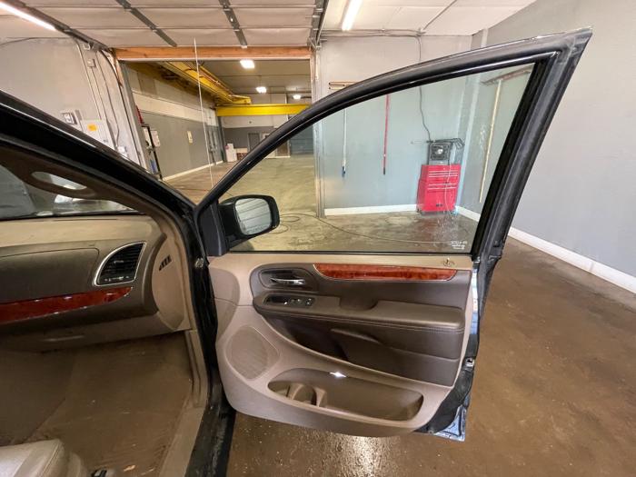 2016 chrysler town-&-country touring with 160048 miles for sale near elk-river, minnesota 4a6b1415437841c580831c1012f1bc9b.jpeg