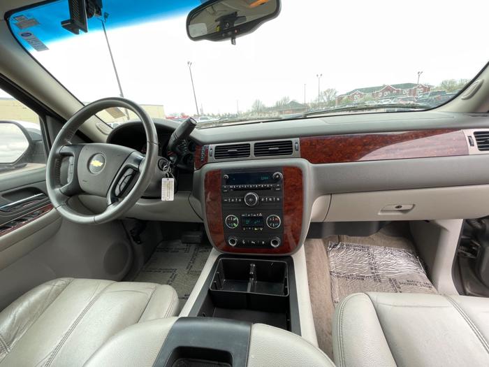 2009 chevrolet suburban lt1-1500-4wd with 253232 miles for sale near redwood-falls, minnesota 4a763dfc39c940b689a4c21cbb039b6f.jpeg