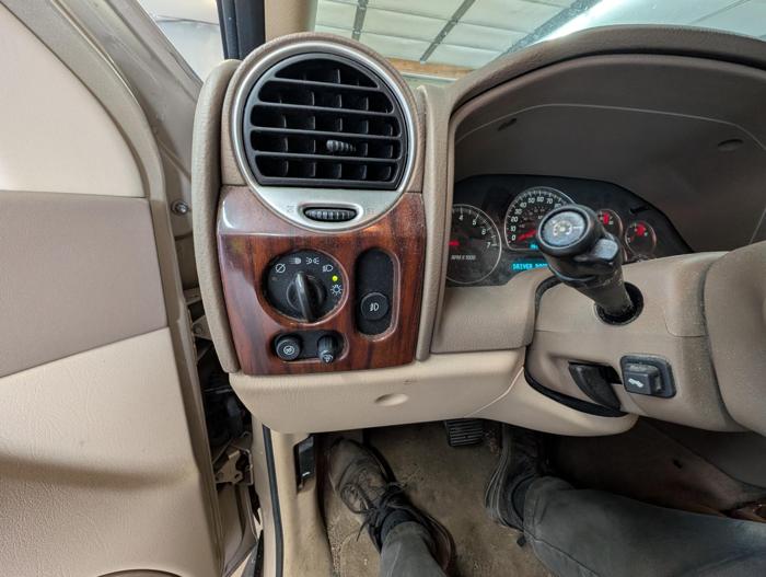 2004 gmc envoy sle-4wd with 196701 miles for sale near elk-river, minnesota 4ad0e169e07d412dac096957907e5592.jpg