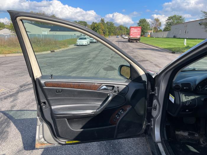 2006 mercedes-benz c-class c350-luxury-sedan with 126290 miles for sale near elk-river, minnesota 4c12666c20b74f7a8e49a09ec68c962f.jpeg