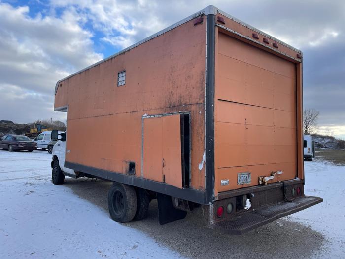 2004 ford e-350 with 195489 miles for sale near elk-river, minnesota 4c5cc13cfbcc4ac9ac7df772edaa14d4.jpg