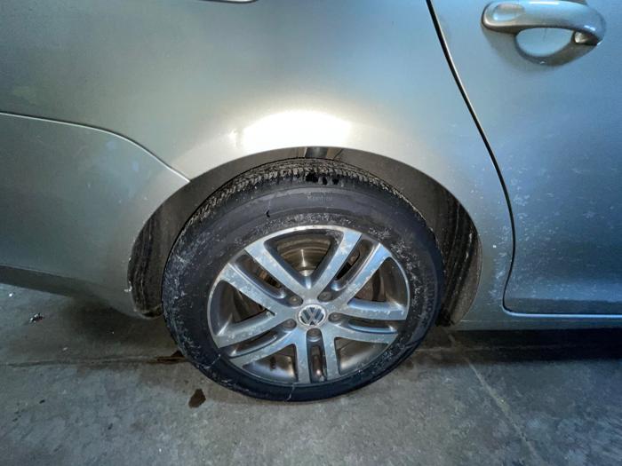 2005 volkswagen jetta 2.5l with 135969 miles for sale near elk-river, minnesota 4ca7ff1051a64f68881361d34faa2f33.jpeg