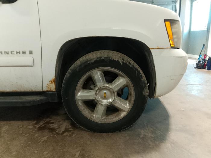 2007 chevrolet avalanche ls-4wd with 228982 miles for sale near elk-river, minnesota 4cac993d7798451c95772b459f520dc4.jpg