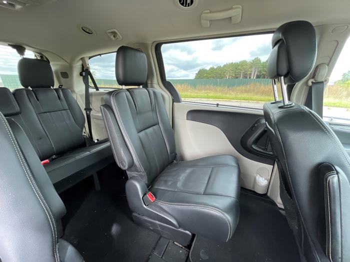 2016 chrysler town-&-country touring with 144645 miles for sale near elk-river, minnesota 4d6207bbb1274d0e8a77c089894480f1.jpeg
