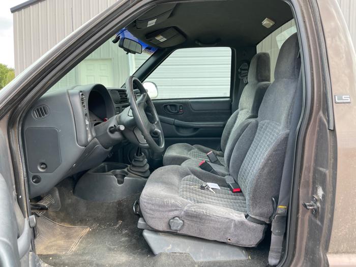 1998 chevrolet s10-pickup reg.-cab-short-bed-2wd with 115997 miles for sale near elk-river, minnesota 4d735e97b463437d8ec74f550975cdea.jpeg