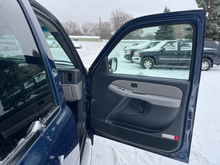 2001 chevrolet tahoe 4wd with 174356 miles for sale near fridley, minnesota 4dc355f905c247e6a7487de184412fd7.jpeg