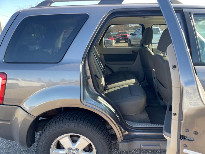 2009 ford escape xlt-4wd-v6 with 179919 miles for sale near fridley, minnesota 4e11bc9781674c8088f8db20c3005bc8.jpeg