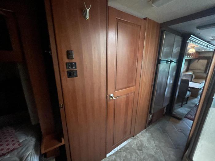 2006 freightliner x-line-motorhome - with 27483 miles for sale near elk-river, minnesota 4e55f2632ced45acb94779cc827bd976.jpg