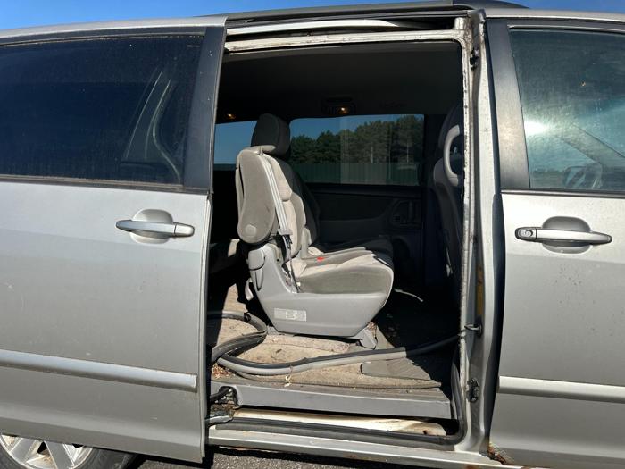 2006 toyota sienna le-7-passenger with 186110 miles for sale near elk-river, minnesota 4eb07463a9a9493cadc1d327a4149f09.jpg