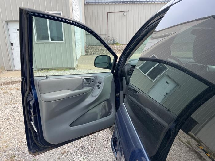 2006 dodge grand-caravan sxt with 159974 miles for sale near elk-river, minnesota 4efa3980383347f98f29e85e6e9284ee.jpeg
