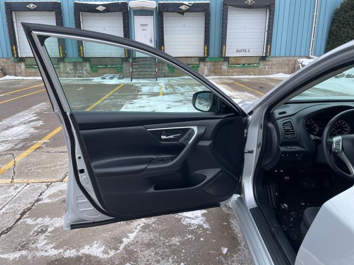 2017 nissan altima 2.5-s with 153306 miles 4f24a8fe893648248bc0b8f08b9cbec6.jpeg