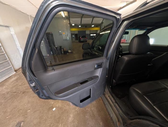 2009 ford escape limited-fwd-v6 with 198732 miles for sale near elk-river, minnesota 4f6410df709e41ecbe43389e0b6b05f7.jpg
