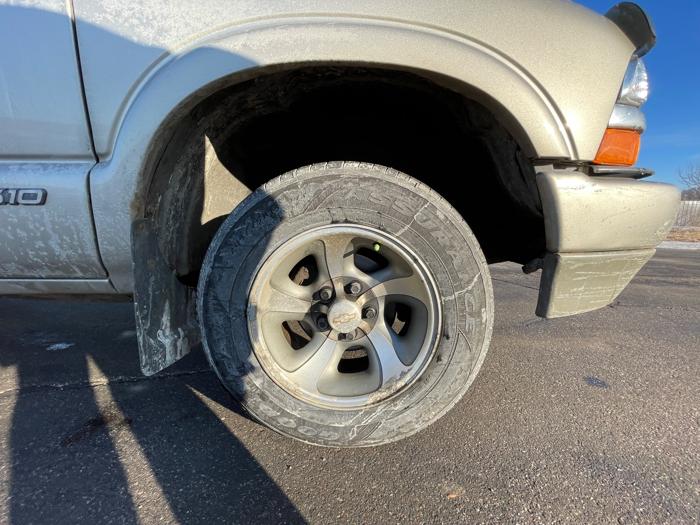 2001 chevrolet s10-pickup ext.-cab-2wd with 146806 miles for sale near elk-river, minnesota 4f68a96978c04ccd8fd4d0ce2e29cdb4.jpeg