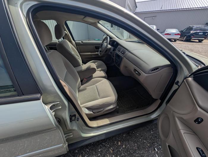 2005 ford taurus se with 78590 miles for sale near elk-river, minnesota 4f9f7b7b3a4646d58b5e85269080efbe.jpg