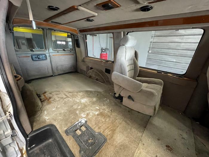 2002 chevrolet express 1500-cargo with 207977 miles for sale near elk-river, minnesota 4fbd7791dc514ce8b10472e802ee7288.jpeg