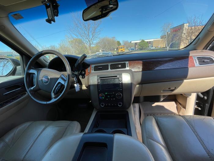 2007 gmc yukon-xl sle-1-1-2-ton-4wd with 258851 miles for sale near burnsville, minnesota 4fc18f3a5844436aba10bee5baa23887.jpeg