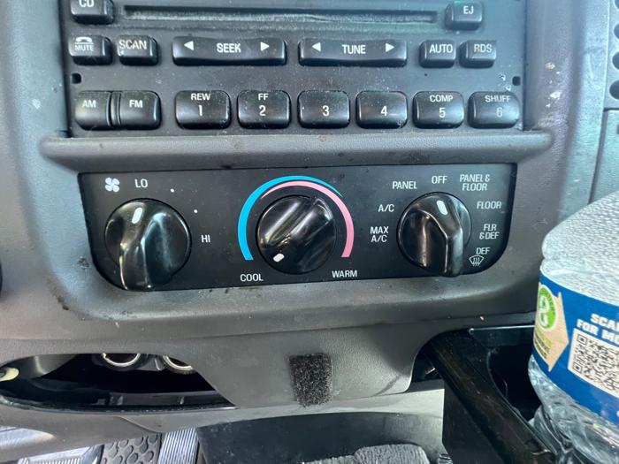 2002 ford f-150 xlt-supercrew-short-bed-4wd with 282822 miles for sale near savage, minnesota 4feac4641e5945f8b6be60c02048aa61.jpeg