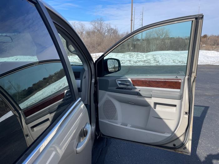 2009 chrysler town-&-country touring with 240699 miles for sale near clearwater, minnesota 502a3aa251844b509814fef9f14e0d46.jpeg