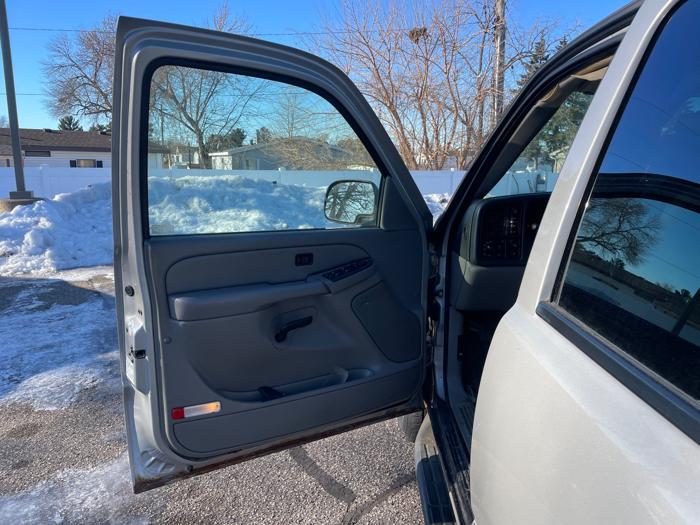 2006 gmc yukon-xl sl-1500-4wd with 260584 miles for sale near fridley, minnesota 5053ce4782444f05a857f60e52eb81ad.jpeg