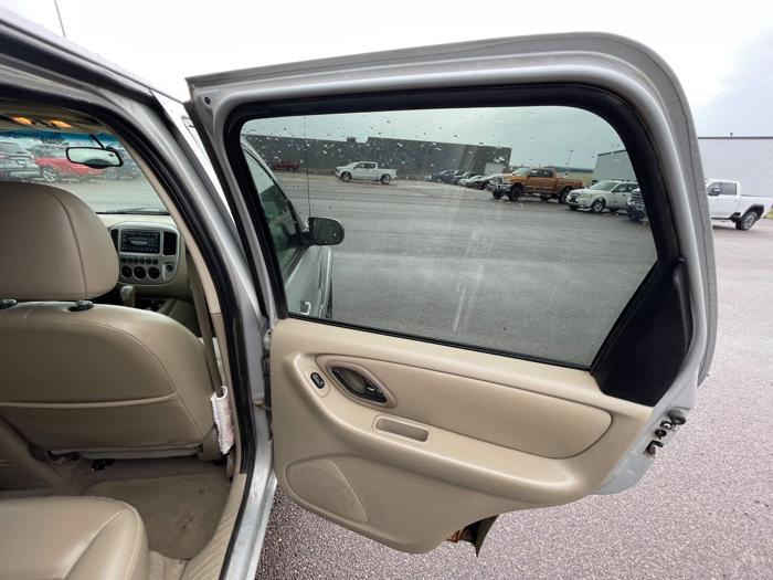 2006 ford escape limited-4wd with 213037 miles for sale near redwood-falls, minnesota 50af127d8e3e4b2881665154acd07a79.jpeg