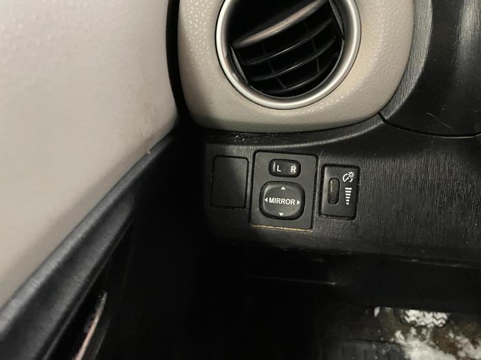 2012 toyota yaris 5-door-le with 110907 miles for sale near elk-river, minnesota 50b345eb744c4a7ab3394448cdc5ad28.jpg