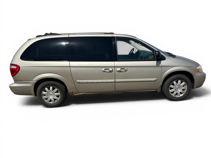 2005 chrysler town-&-country touring with 175445 miles for sale near elk-river, minnesota 51e2135e1bf648d8ab5226aaf71f2a9e.jpg