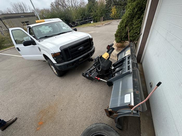 2008 ford f-350-sd xl-4wd with 93255 miles for sale near burnsville, minnesota 51ecca52878d4f7cbbd6725eaeac3b91.jpeg
