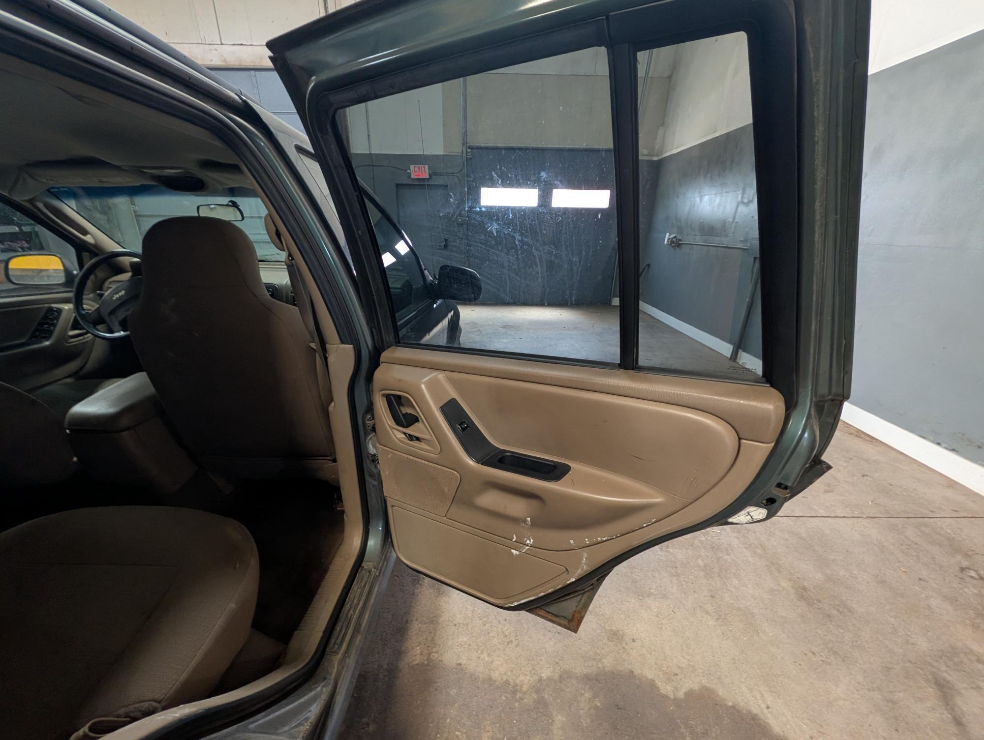 2004 jeep grand-cherokee laredo-4wd with 184162 miles for sale near elk-river, minnesota 51f9b8f7fb8b44abac279b3f80e815d1.jpg