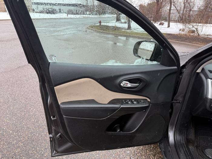 2015 jeep cherokee latitude with 100130 miles for sale near elk-river, minnesota 5232f81d928742d3aaad36a0fd1d6b47.jpg