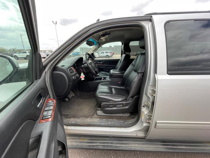 2011 chevrolet suburban lt-1500-4wd with 190440 miles for sale near redwood-falls, minnesota 5242045cf4114fbfa61f3a36d344f81e.jpeg