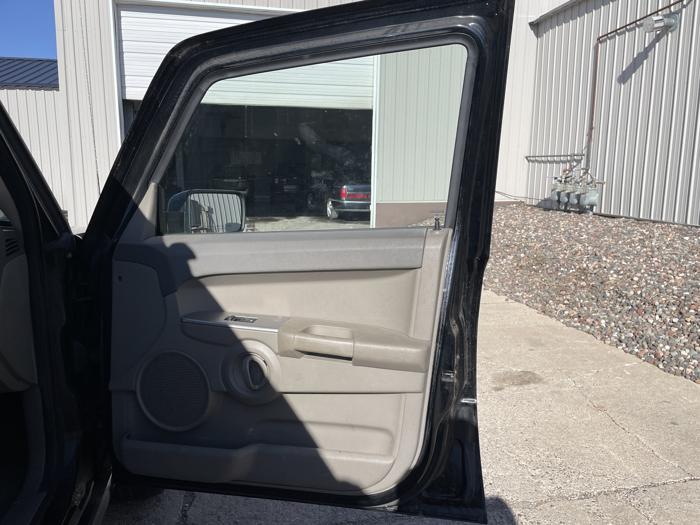 2006 jeep commander sel with 151609 miles for sale near elk-river, minnesota 525a1ef4399f4cd7983b0fd4561aa844.jpg