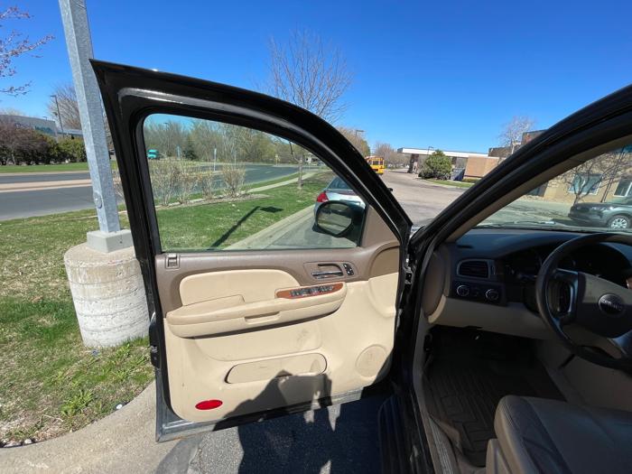 2007 gmc yukon-xl sle-1-1-2-ton-4wd with 258851 miles for sale near burnsville, minnesota 5266633327384c348122c06844aa6487.jpeg